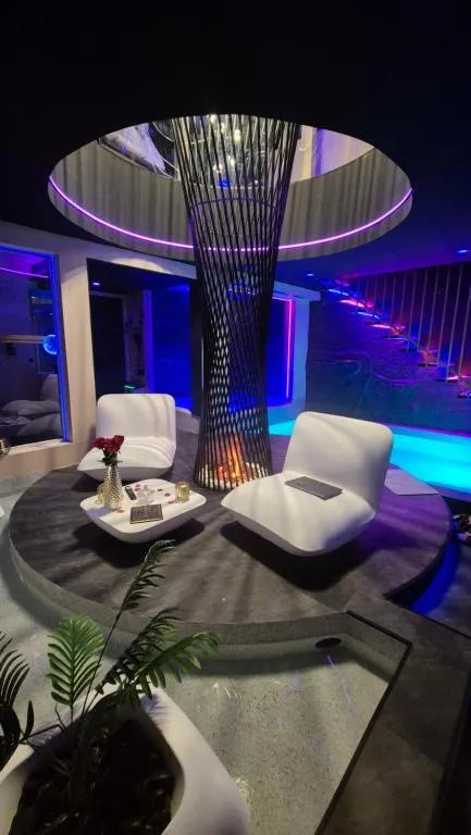 Suite Piscine Privée, love room à Coursan