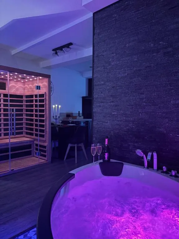 Suite L'Élégante, love room à Limoux