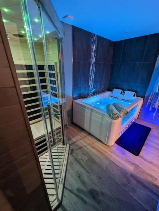 Villa Déliv'Love, love room à Douvres-la-Délivrande
