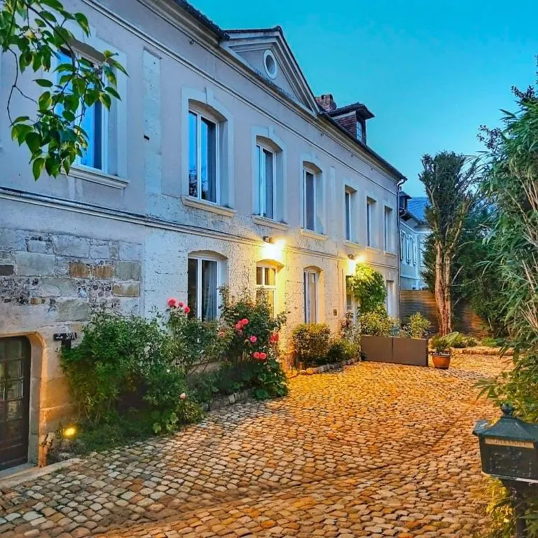 Suite Médiévale, love room à La Vespière-Friardel