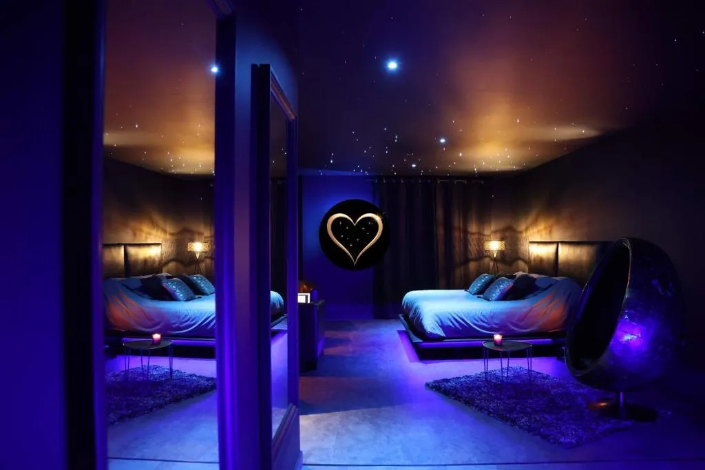 Love Room Jacuzzi Privatif, love room à Saint-Georges-sur-Moulon