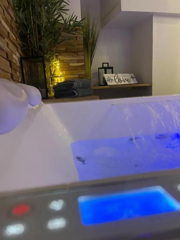 Love Room Jacuzzi de Vierzon à Vierzon, photo 4