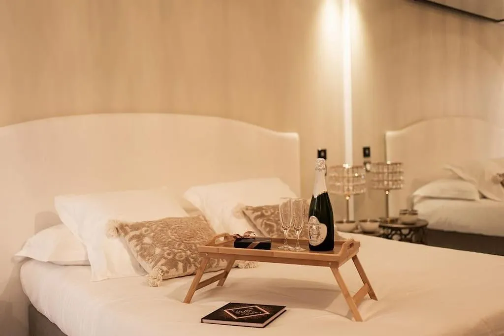 Love Room Dubaï à Saint-Rambert-d'Albon, photo 3
