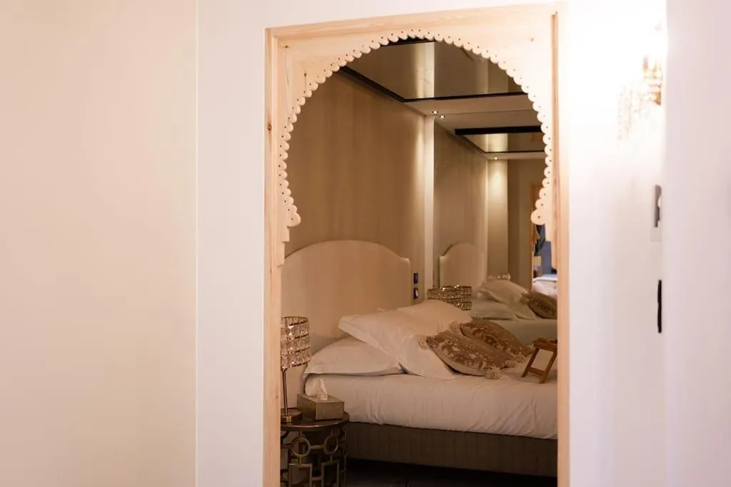 Love Room Dubaï à Saint-Rambert-d'Albon, photo 7