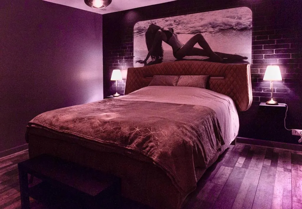 Suite Jacuzzi et Sauna Privés à Évreux, photo 3