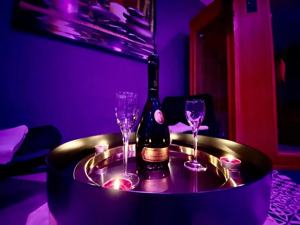 Suite Jacuzzi et Sauna Privés à Évreux, photo 7