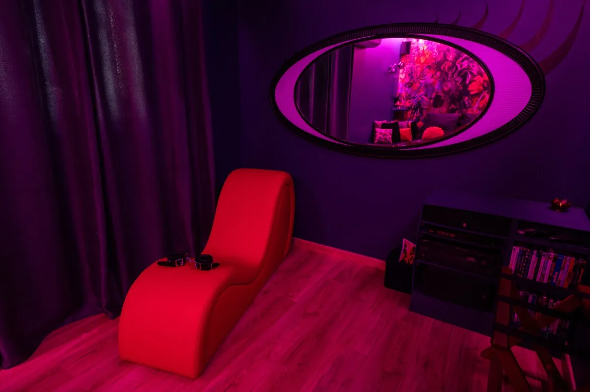 Love Room Pimentée à Salles, photo 2