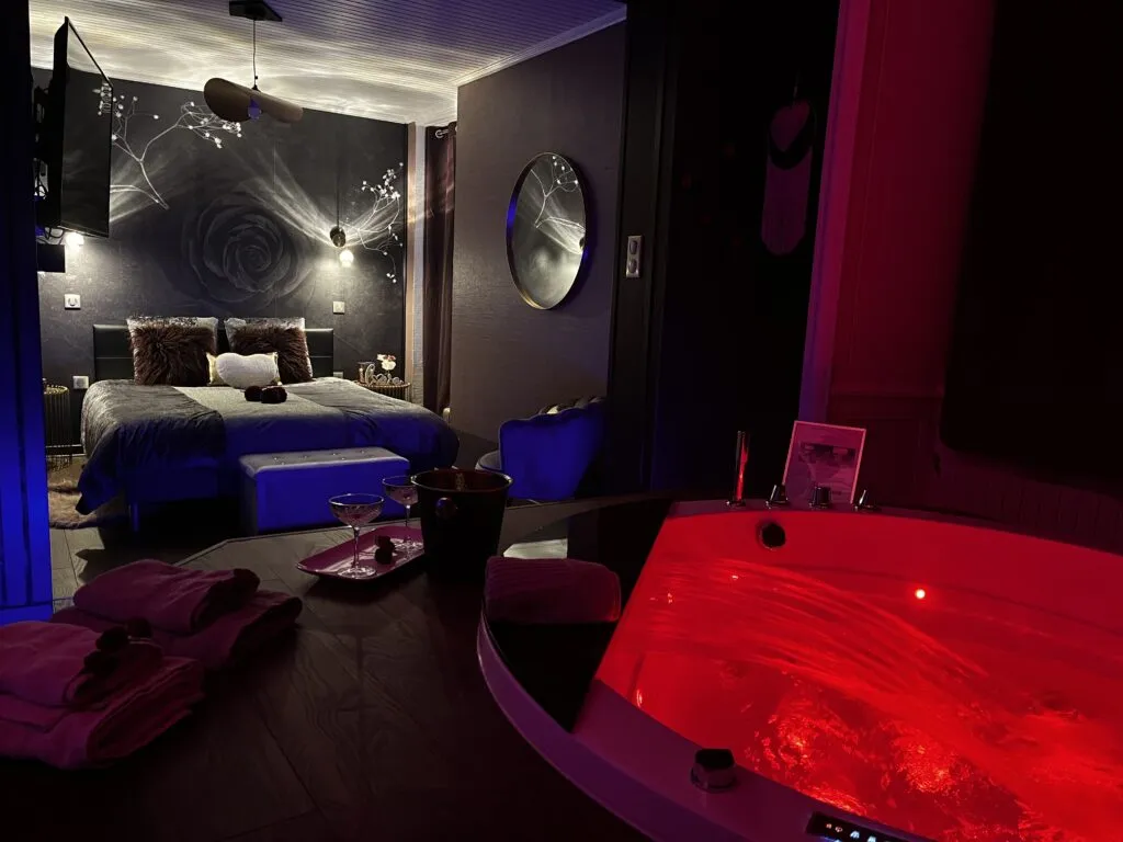 Suite KassiÔpée, love room à Quimperlé