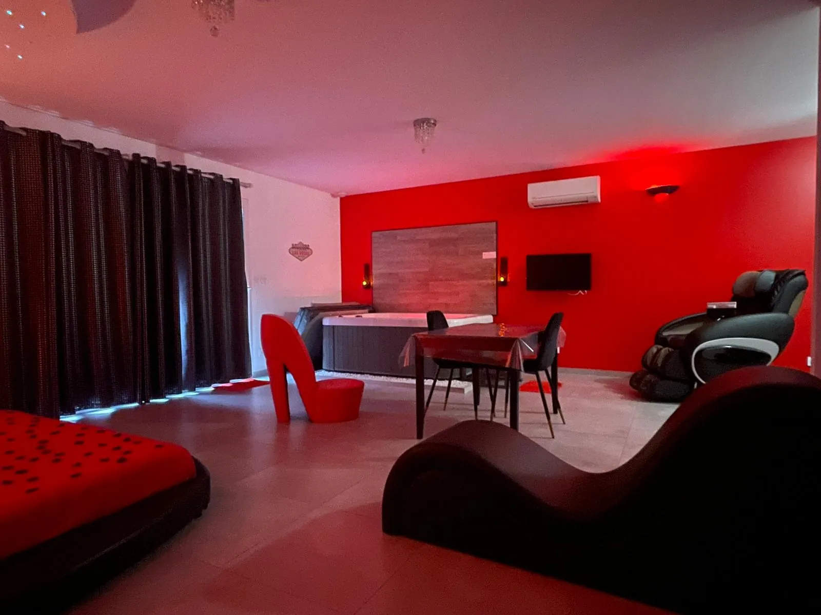 Suite Vegas, love room à Comps