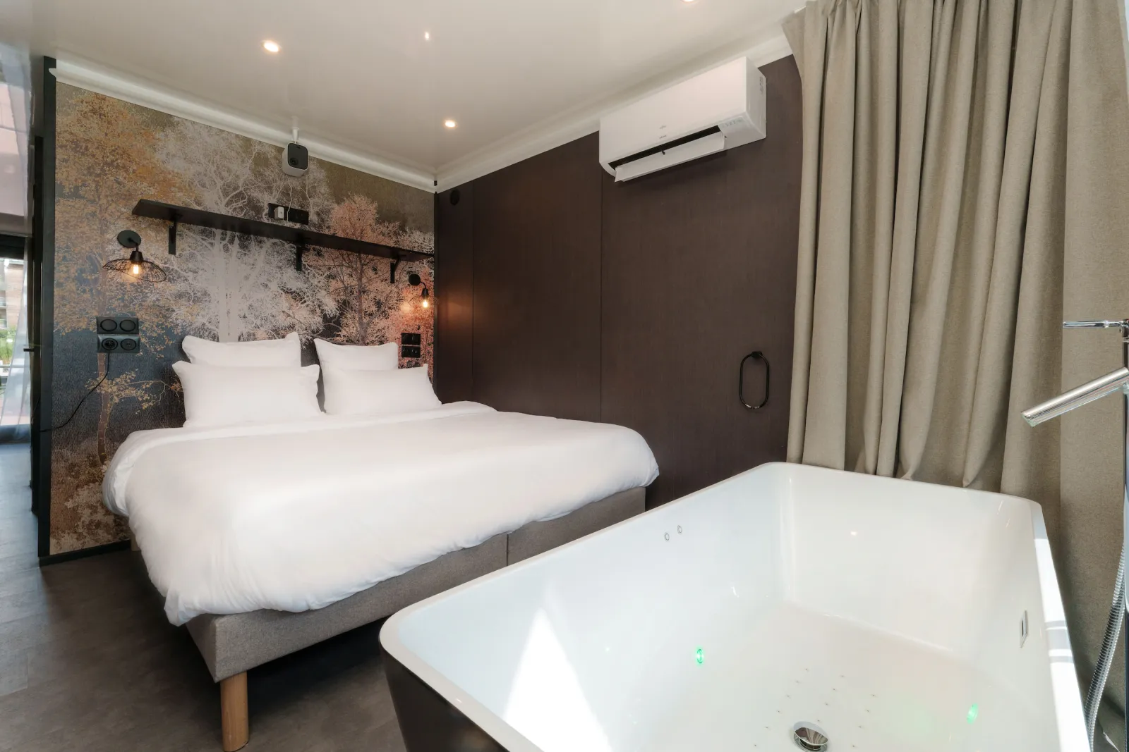 Suite flottante King Balnéo et Sauna à L'Isle-Adam, photo 2