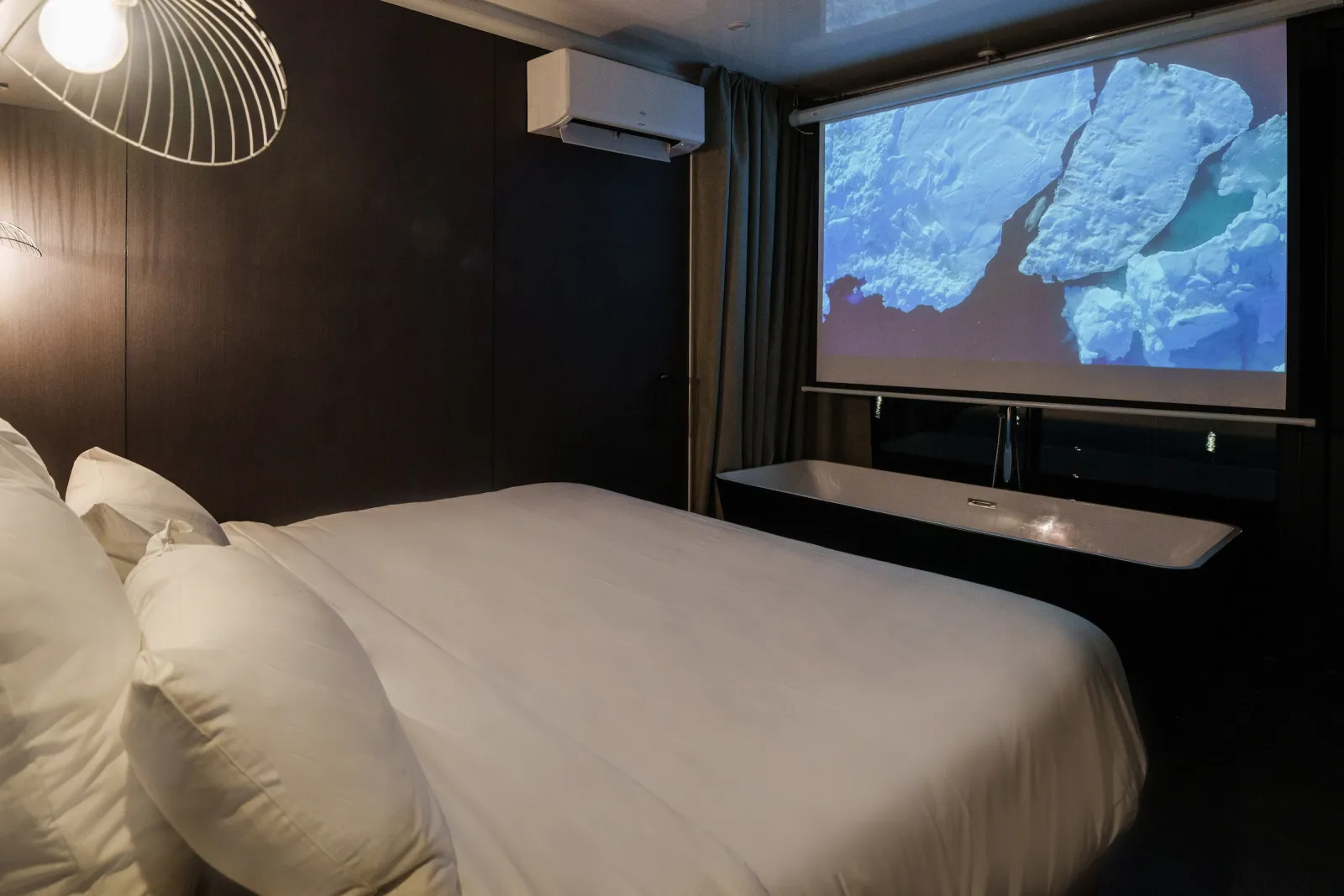 Suite flottante King Balnéo et Sauna à L'Isle-Adam, photo 3