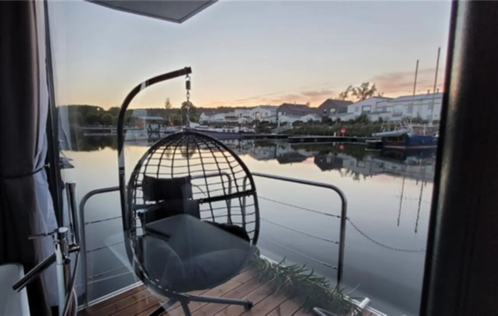 Suite flottante King Balnéo et Sauna à L'Isle-Adam, photo 6