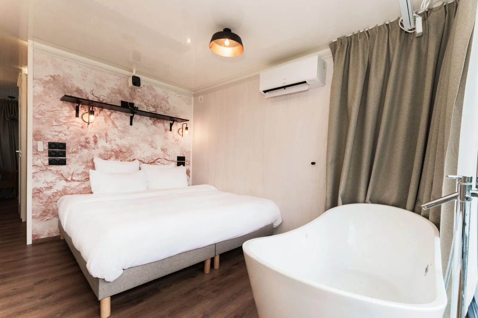 Suite flottante King Balnéo Hamac à L'Isle-Adam, photo 2