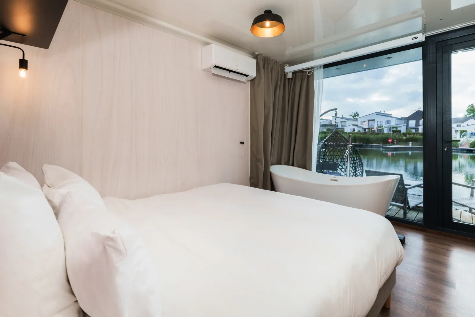 Suite flottante King Balnéo Hamac à L'Isle-Adam, photo 3