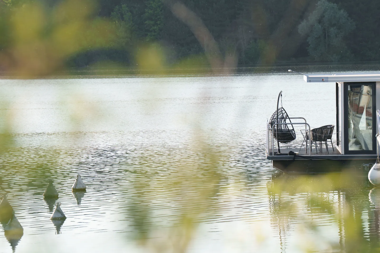 Suite flottante Panoramique King Balnéo à Saint-Martin-la-Garenne, photo 6