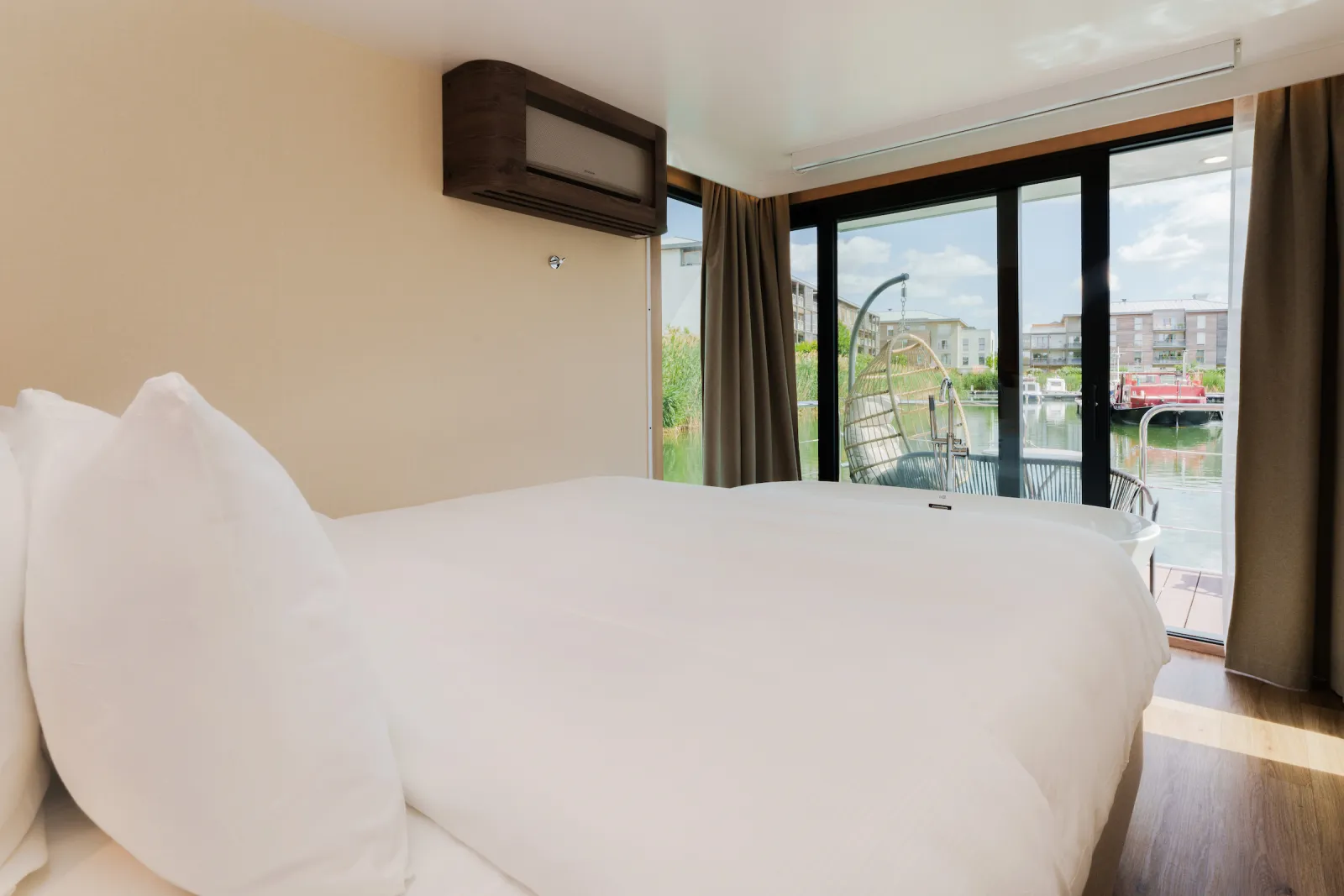 Suite flottante Supérieure Sauna et Balnéo à L'Isle-Adam, photo 3