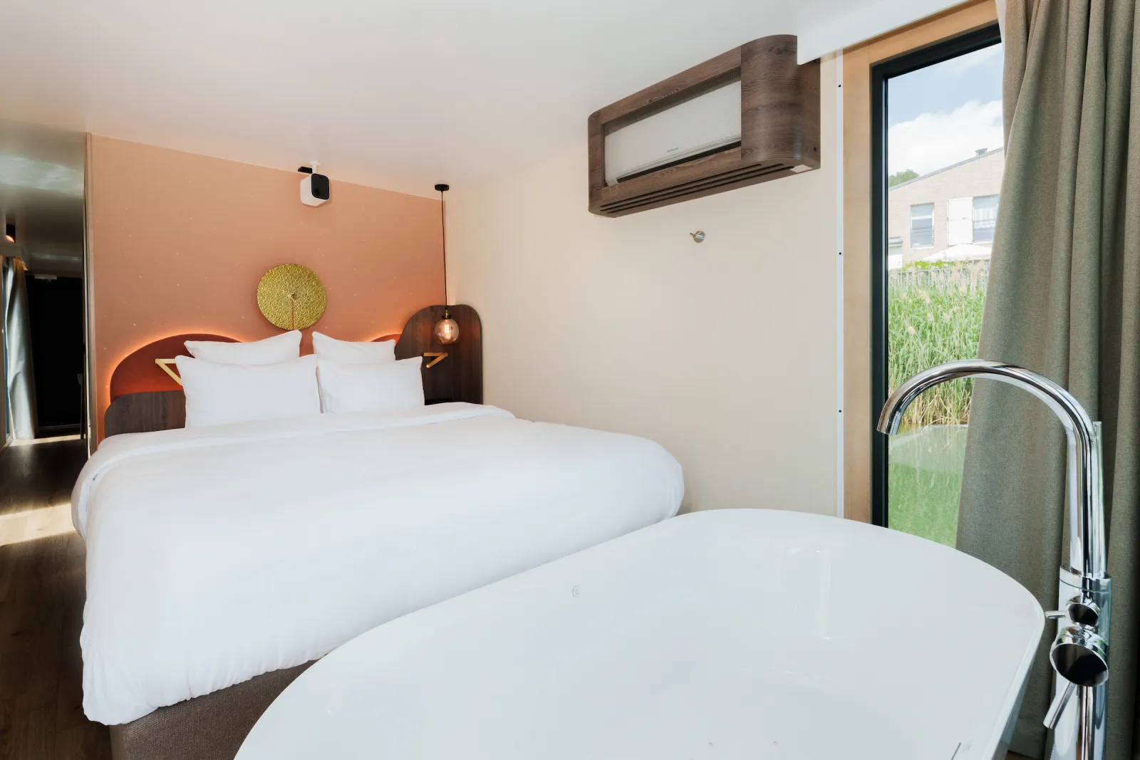 Suite flottante Supérieure Sauna et Balnéo à L'Isle-Adam, photo 6