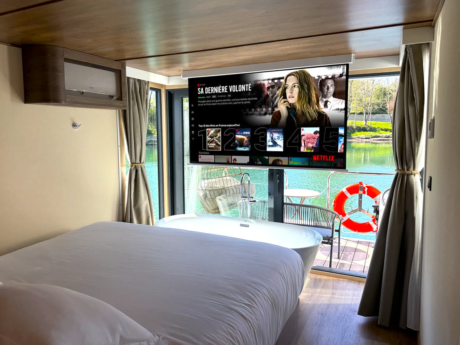 Suite flottante Supérieure Poissy, hébergement sur l’eau à Poissy