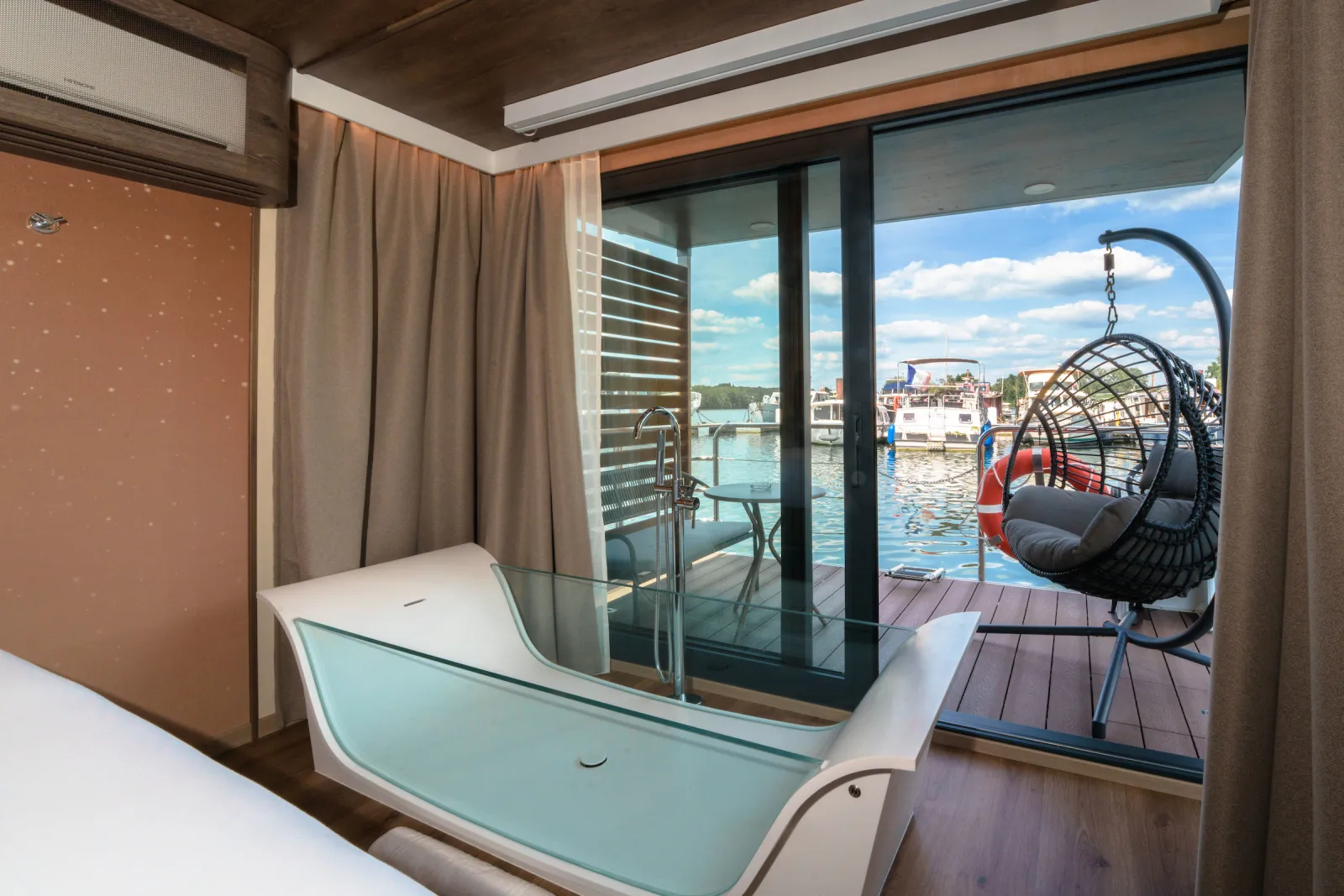 Suite flottante Supérieure Rooftop, hébergement sur l’eau à Saint-Fargeau-Ponthierry