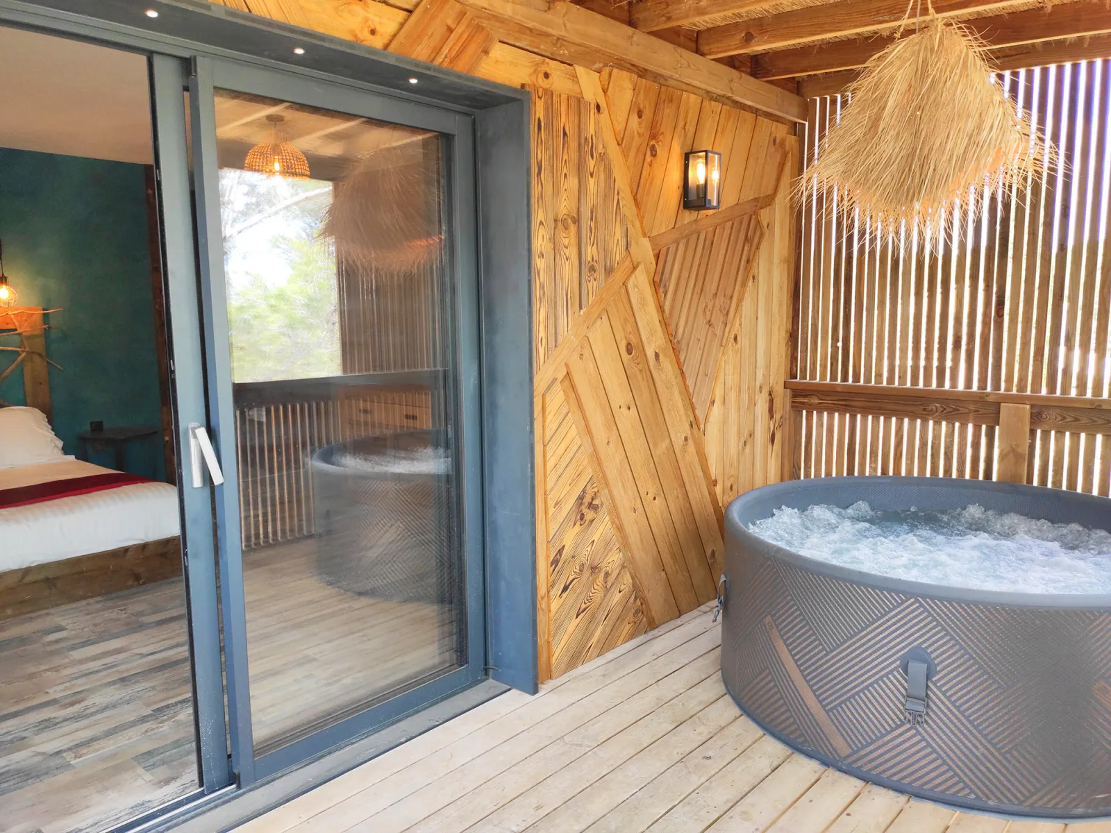 Cabane Jacuzzi Pinède à Calvisson, photo 3