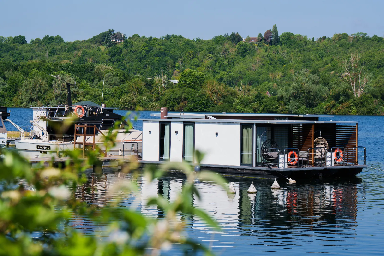 Suite flottante Supérieure Port Ilon, hébergement sur l’eau à Saint-Martin-la-Garenne