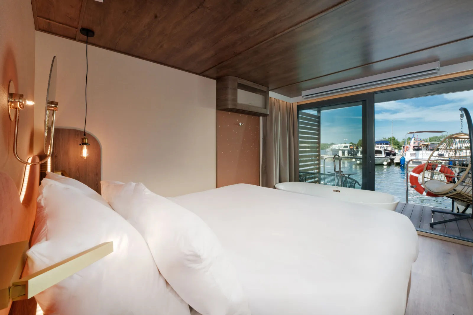 Suite flottante Supérieure Port Ilon à Saint-Martin-la-Garenne, photo 2