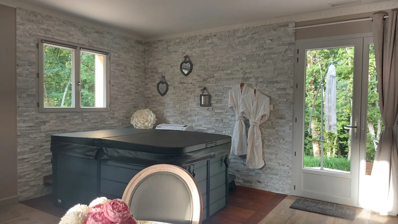 Gîte Romantique et Spa à Saint-Chamassy, photo 6