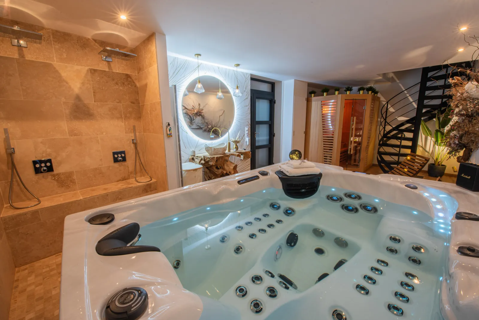 Suite Viens on s'aime, suite avec spa à Romorantin-Lanthenay