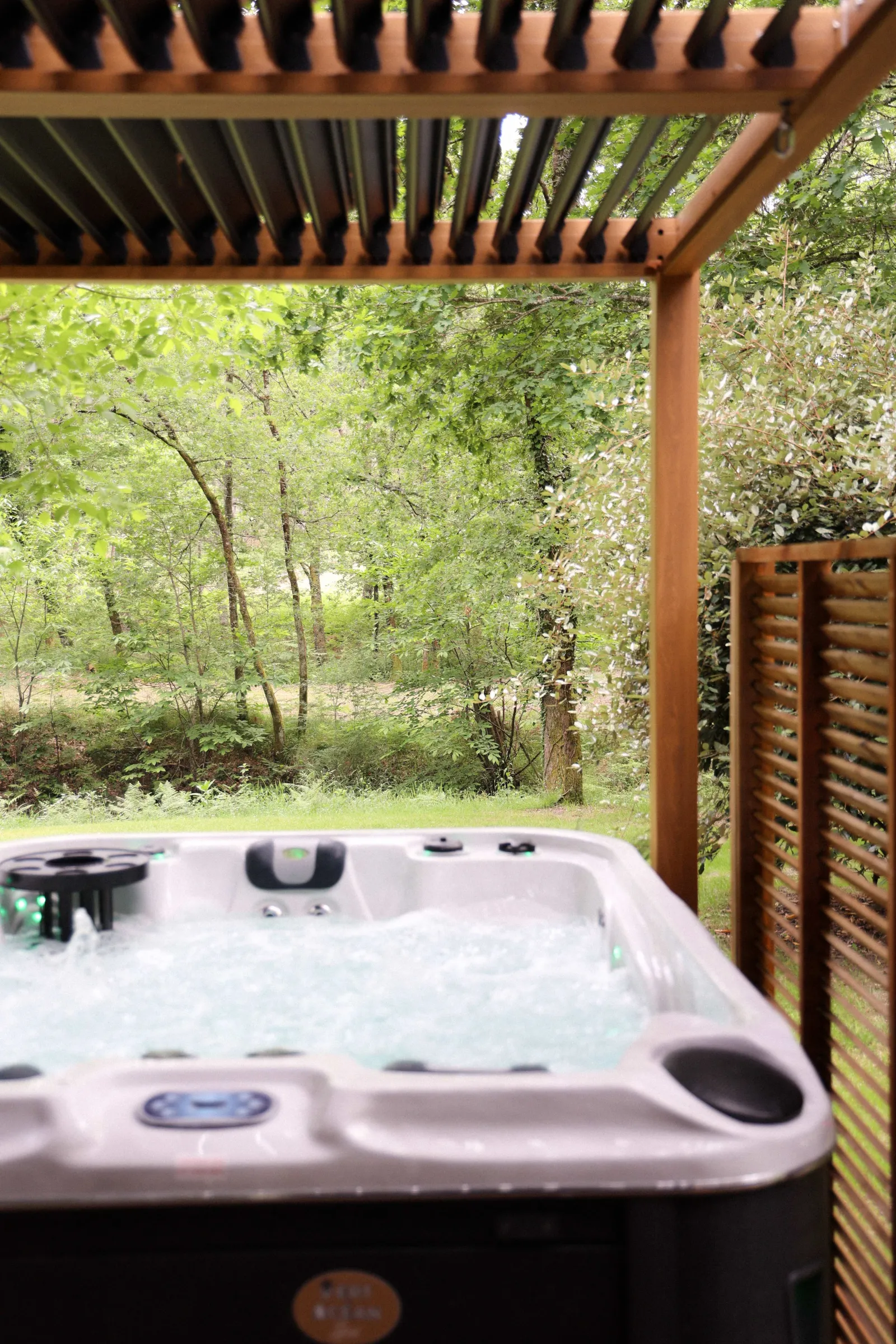 Chalet Romantique & Spa, suite avec spa à Marions